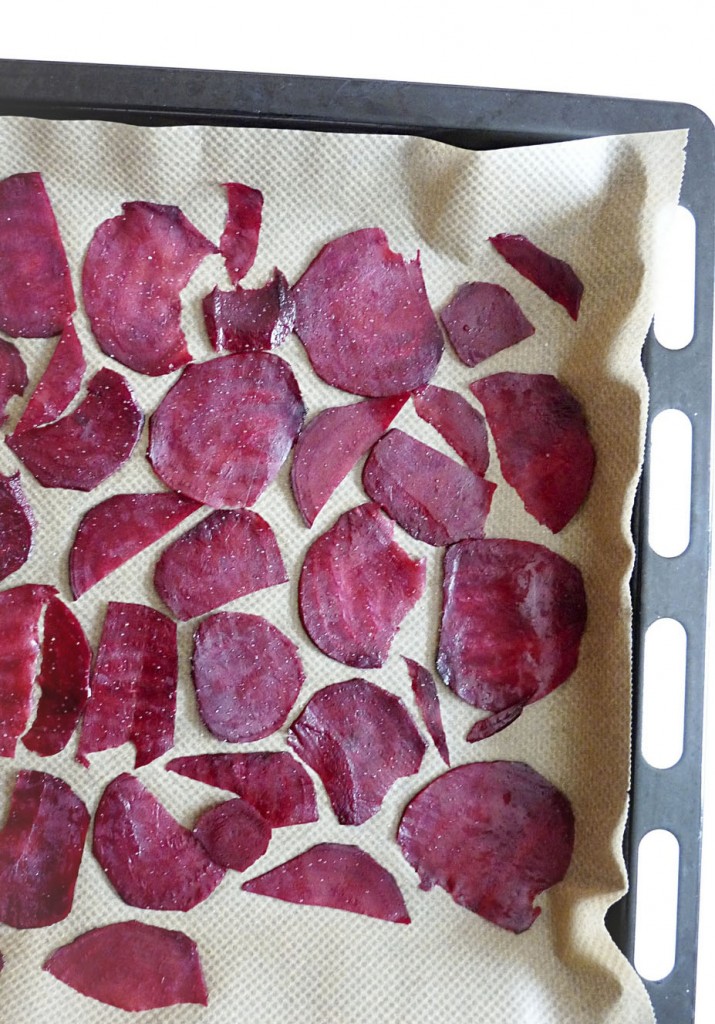 Rote Beete Chips auf Backblech